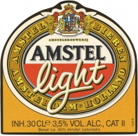 Het wapen van Prins Bernhard, nog prominenter afgebeeld op het Amstel Light etiket.